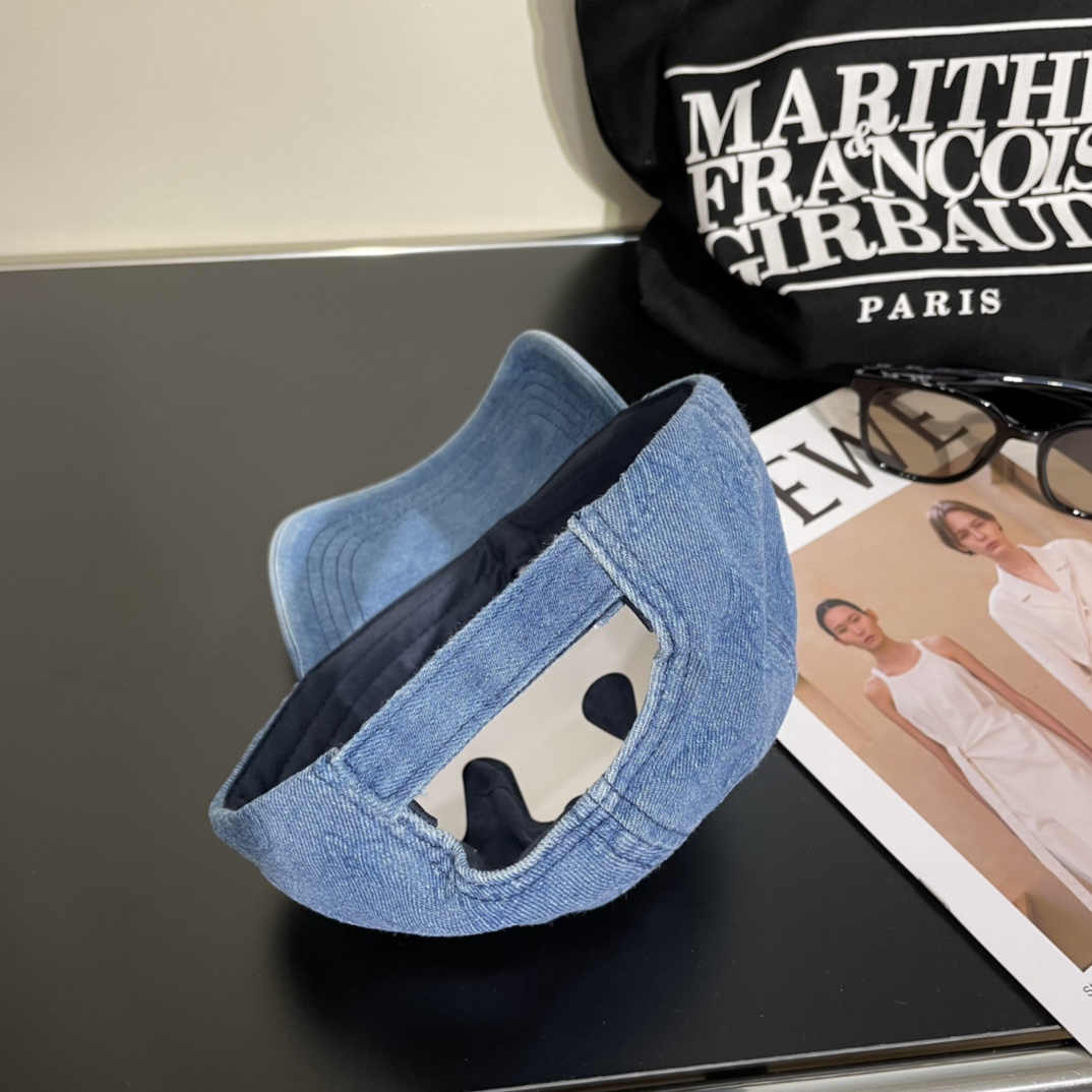  LV路易威登新款牛仔刺绣棒球帽
火爆技术升级，洗水牛仔风街头风十足
更符合现在时尚小哥哥小姐姐的sty