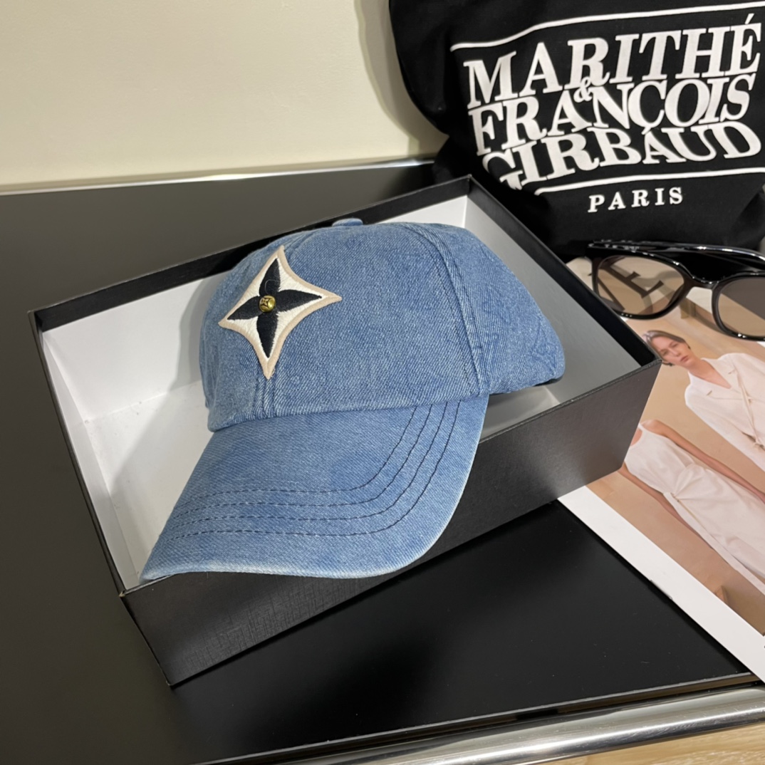  LV路易威登新款牛仔刺绣棒球帽
火爆技术升级，洗水牛仔风街头风十足
更符合现在时尚小哥哥小姐姐的sty