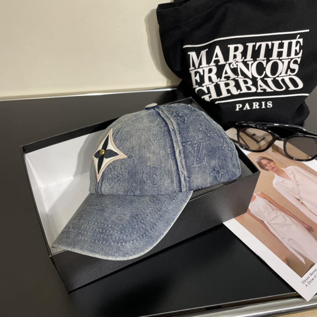 LV路易威登新款牛仔刺绣棒球帽
火爆技术升级,洗水牛仔风街头风十足
更符合现在时尚小哥哥小姐姐的sty