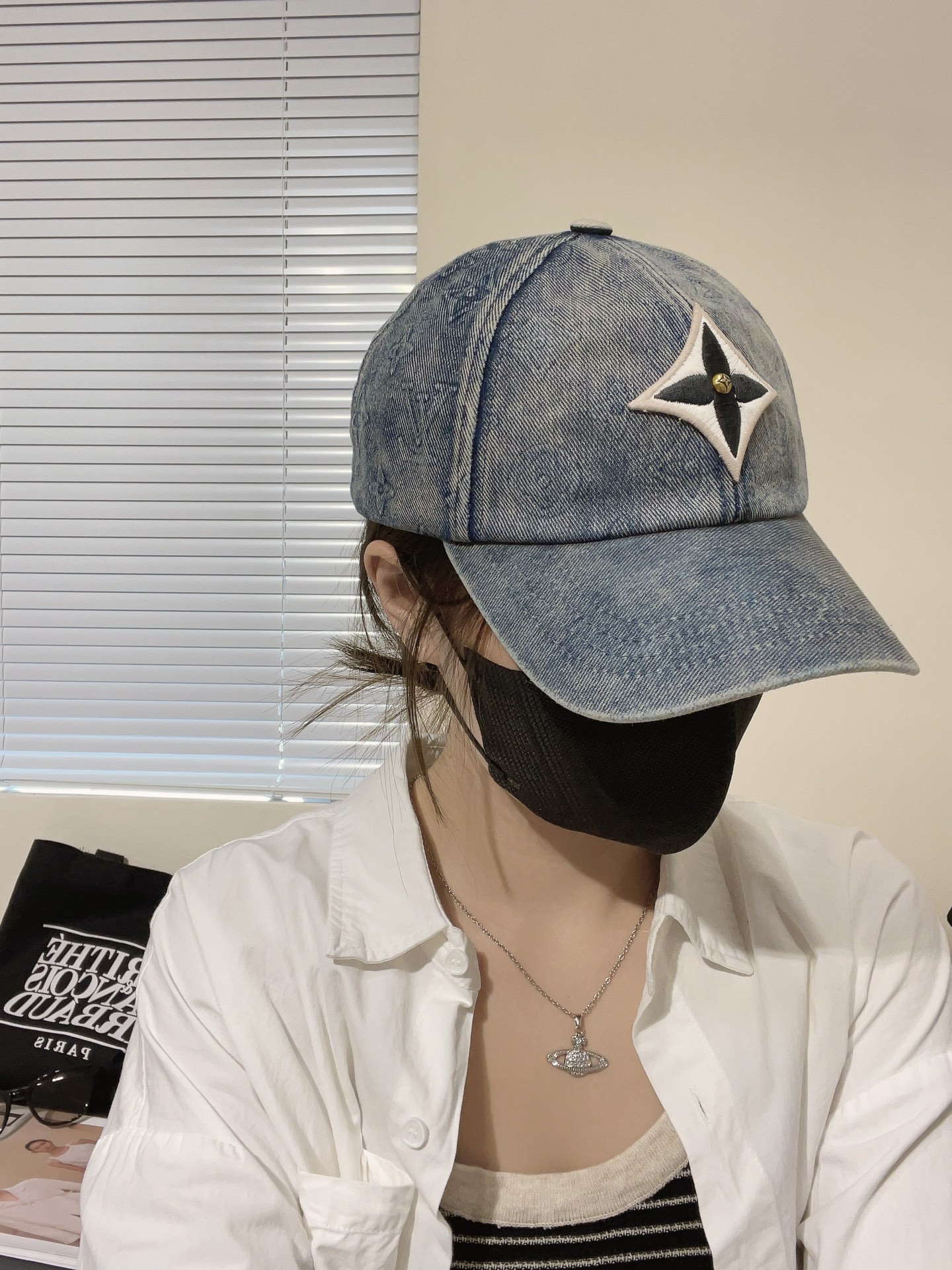 LV路易威登新款牛仔刺绣棒球帽
火爆技术升级,洗水牛仔风街头风十足
更符合现在时尚小哥哥小姐姐的sty