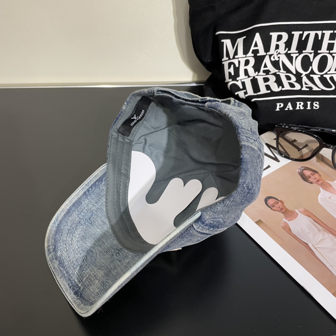 LV路易威登新款牛仔刺绣棒球帽
火爆技术升级,洗水牛仔风街头风十足
更符合现在时尚小哥哥小姐姐的sty