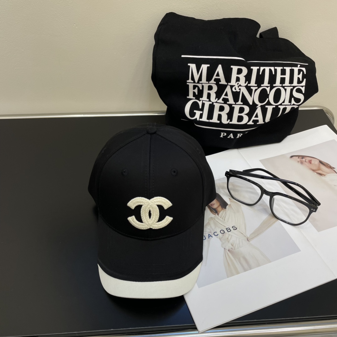 NO:190783,Chanel's new letter logo baseball cap, cool colors, different styles for men and women, the first batch is shipped first!  A must-have for fragrant powder!  ,hats,chanel,hats19860909香奈儿新款字母logo棒球帽,很酷的色系,男女佩戴都有不同style,第一批抢先出货！香粉必入款！,帽子,chanel,hats,hat