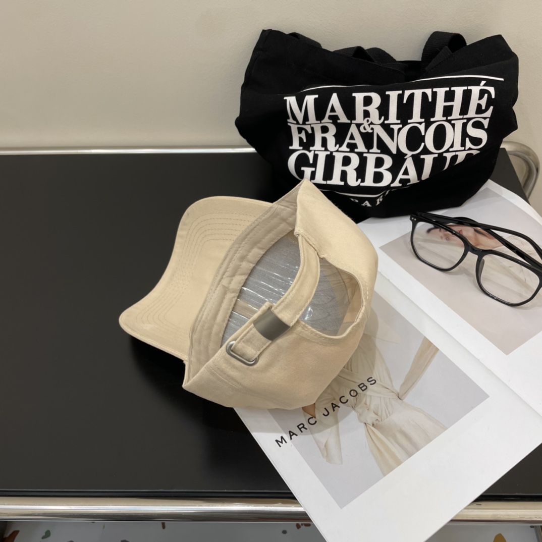 💛配防尘袋.  【Miumiu缪缪】2024新款牛仔订单款刺绣棒球帽🧢大牌款超好搭配，赶紧入手！