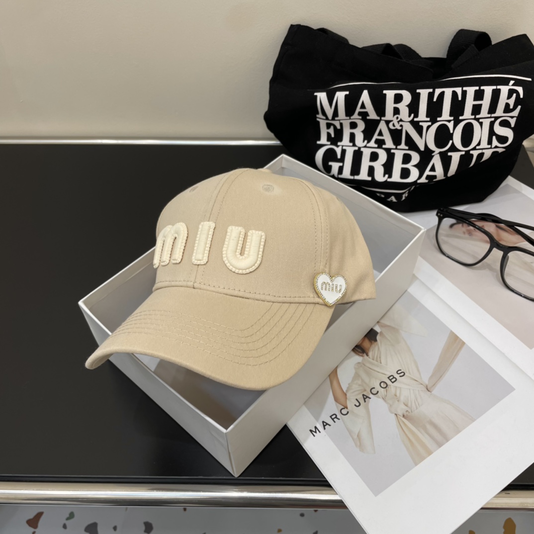 💛配防尘袋.  【Miumiu缪缪】2024新款牛仔订单款刺绣棒球帽🧢大牌款超好搭配，赶紧入手！