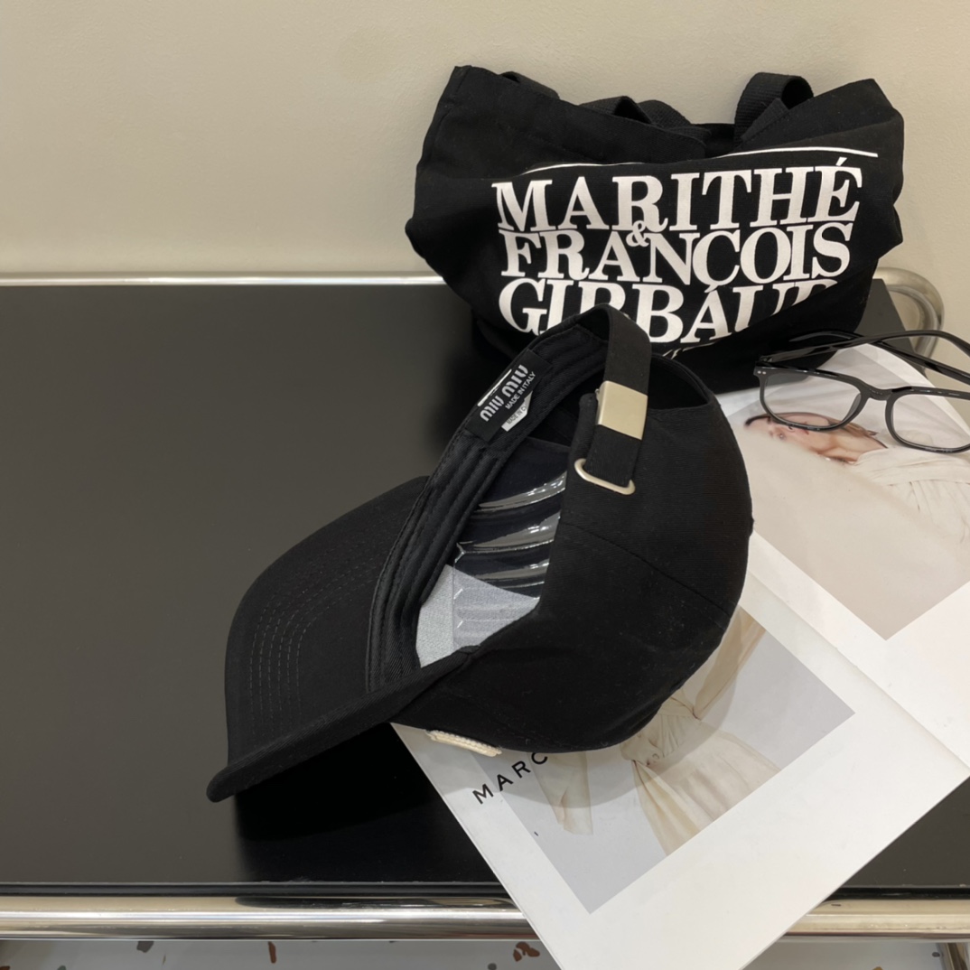 💛配防尘袋.  【Miumiu缪缪】2024新款牛仔订单款刺绣棒球帽🧢大牌款超好搭配,赶紧入手!