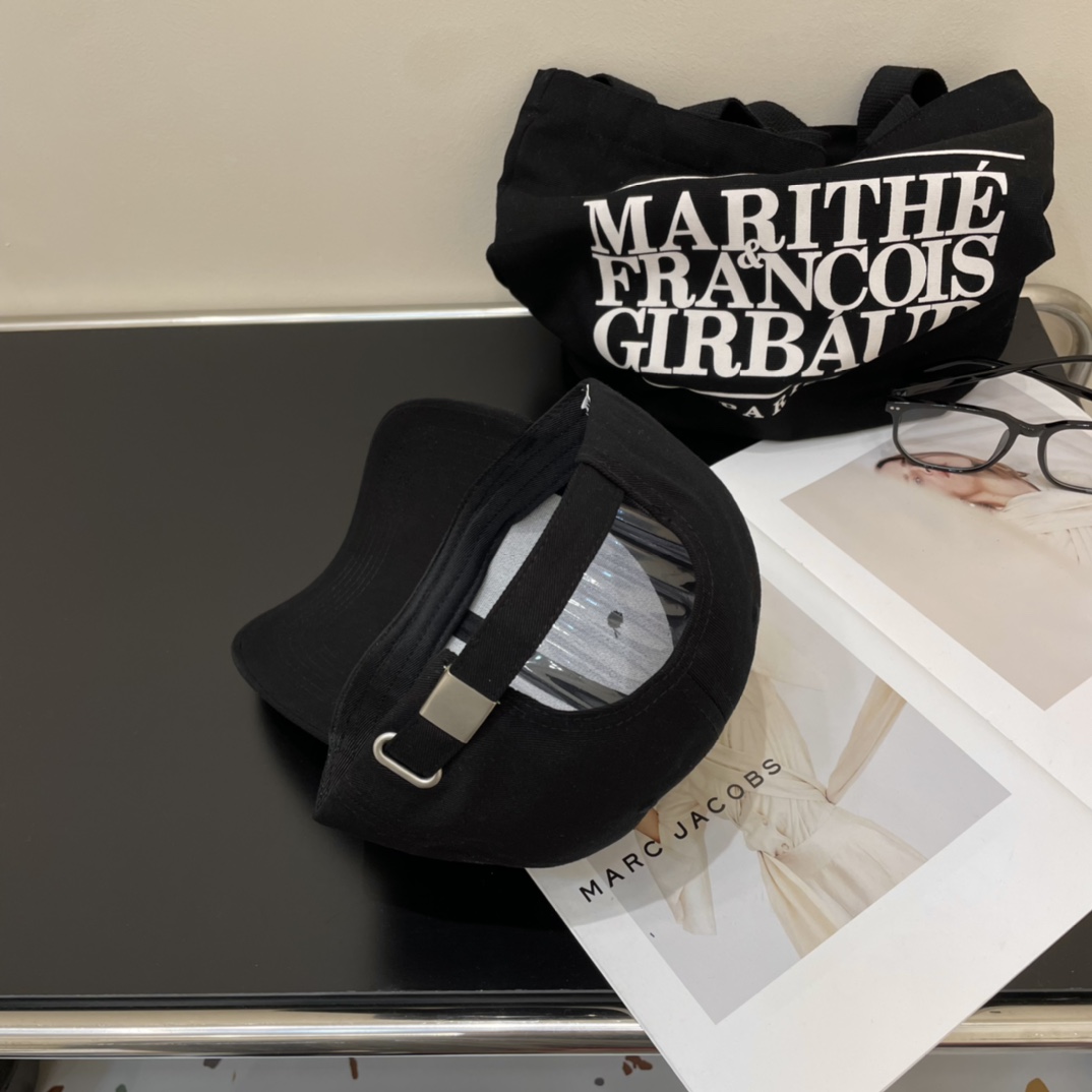 💛配防尘袋.  【Miumiu缪缪】2024新款牛仔订单款刺绣棒球帽🧢大牌款超好搭配,赶紧入手!