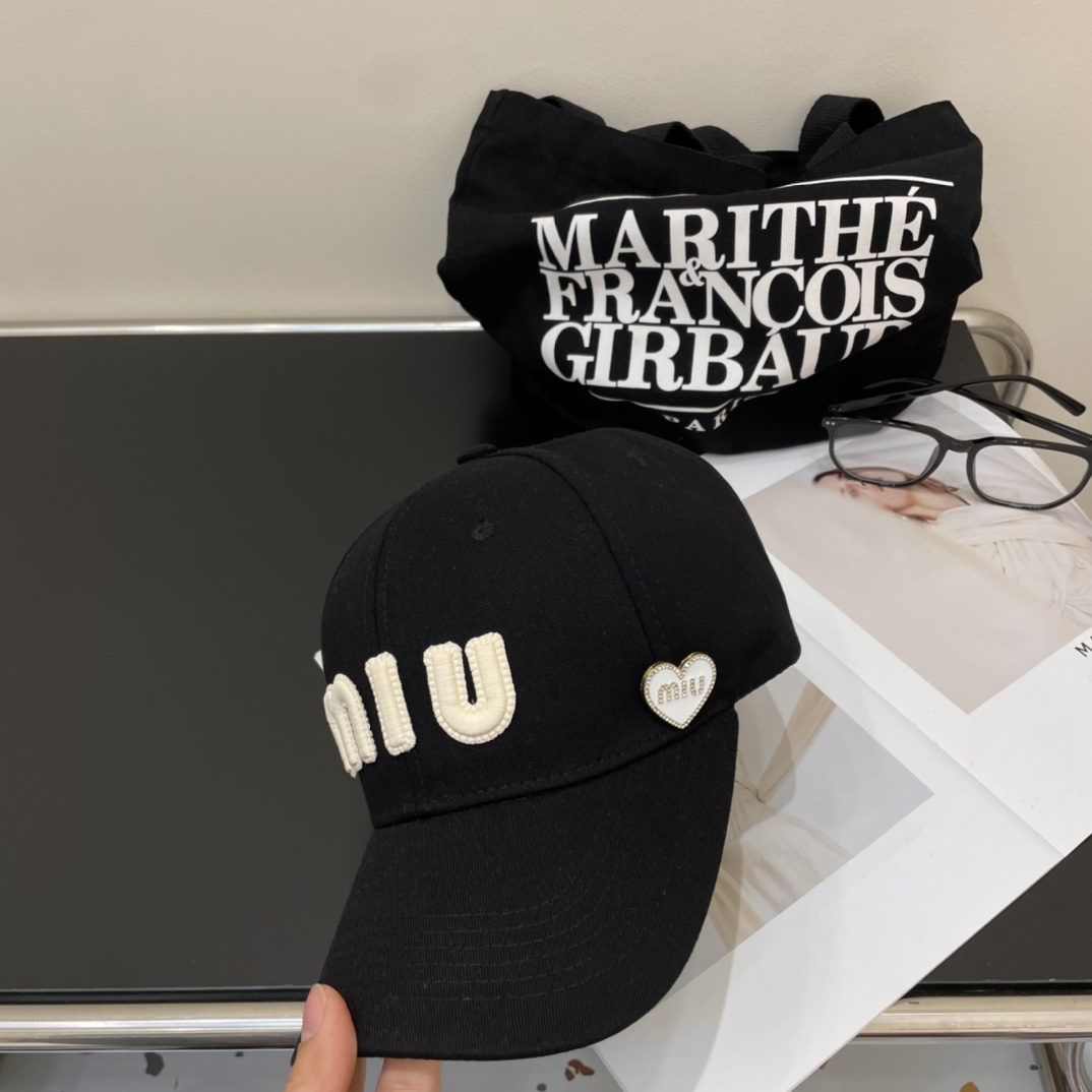 💛配防尘袋.  【Miumiu缪缪】2024新款牛仔订单款刺绣棒球帽🧢大牌款超好搭配,赶紧入手!