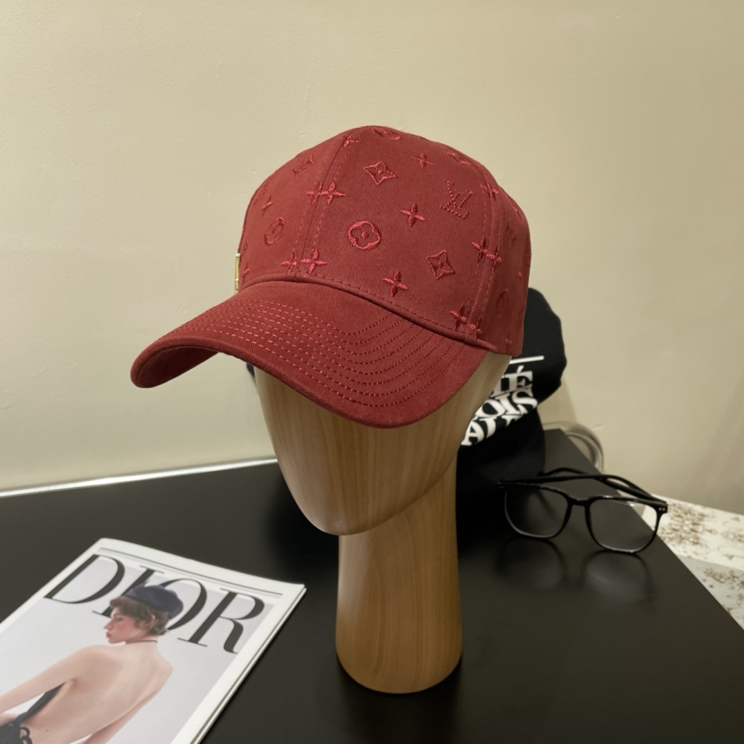 路易威登棒球帽LouisVuitton👒😍新款LV棒球帽，重工打造♥完美刺绣，高端大气，百搭款🤗男女通用