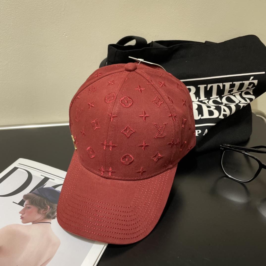 路易威登棒球帽LouisVuitton👒😍新款LV棒球帽，重工打造♥完美刺绣，高端大气，百搭款🤗男女通用