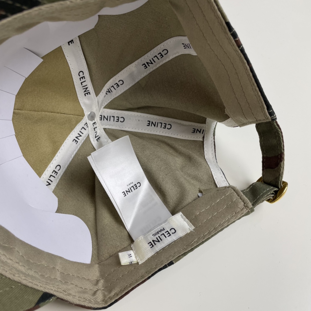 
爆款CELINE（赛琳）官网代购版本。 原版11 定制！ 简约字母明星同款最新棒球帽，时尚潮流，高端做