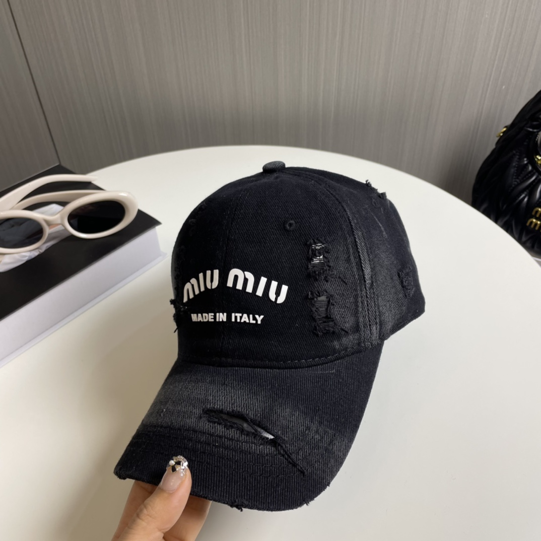 miumiu新款素色棒球帽当下爆热的色系-街头感十足！潮流百搭小红书种草毒药Get上你们的男朋友一起co