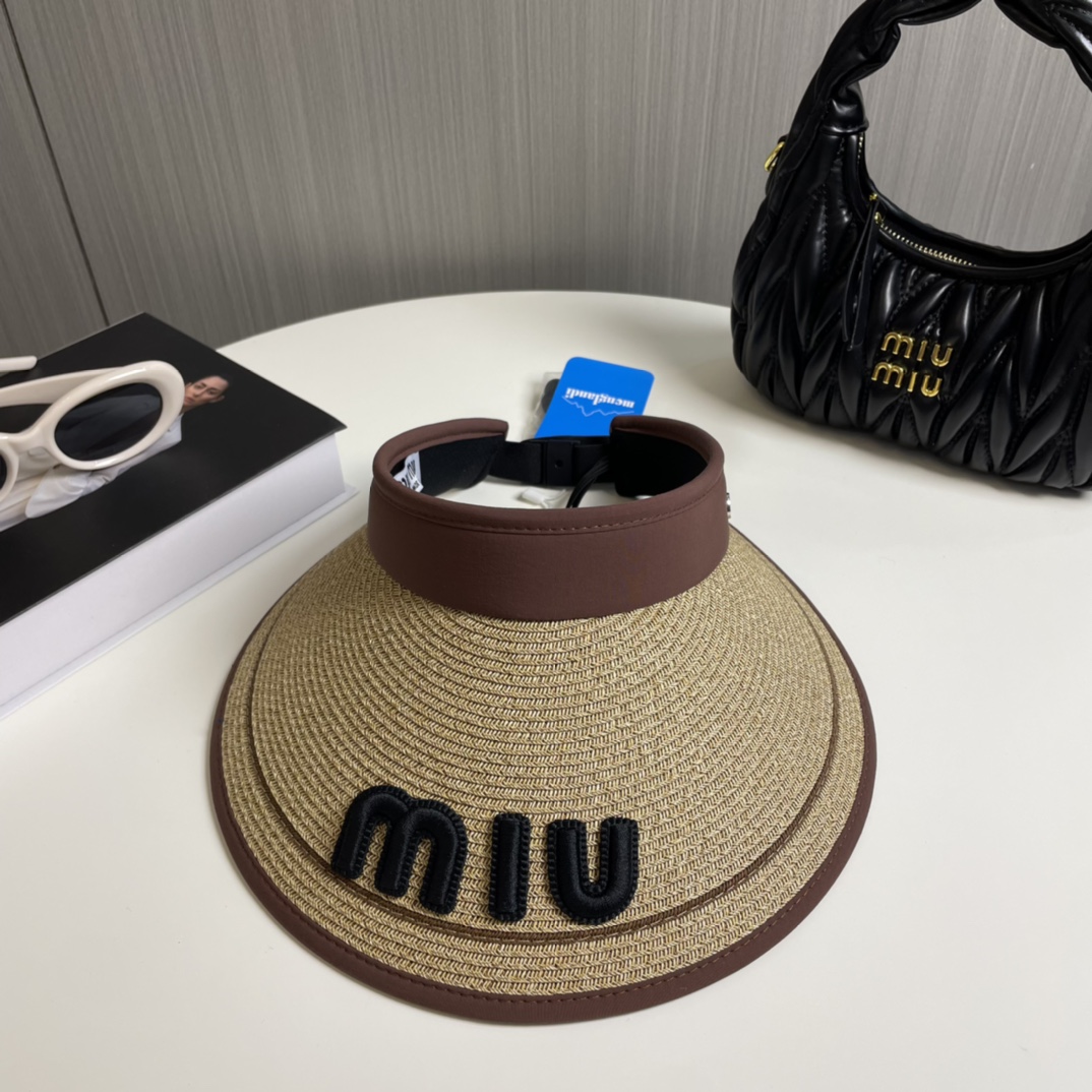 NO:211000,Miu Miu Miu's new empty top hat The sun hat you will fall in love with at a glance. In summer, you need a unique hat to suppress the eyes. This elegant empty top hat is very suitable!  Hat Straw Hat Fisherman Hat Baseball Hat, Hats, Miumiu, espadrilles, hats19860909Miu Miu缪缪新款空顶帽 看一眼就会爱上的遮阳帽,夏天的你需要一顶与众不同的帽子去眼压群芳,这款气质空顶帽就很适合！帽子草帽渔夫帽棒球帽,帽子,miumiu,espadrilles,hats,hat