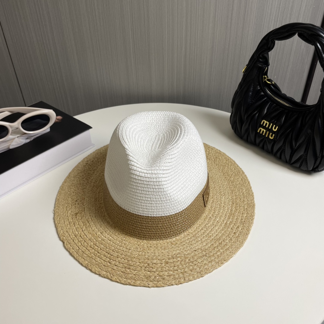 NO:207028,Original quality Luo Yiwei OEM factory genuine order, the brim and curve design modify the face shape, fashion bloggers have performed on their body, the most spring and summer accessories are Luo Yiwei's straw hat. Wearing a top when you go on vacation can not only protect yourself from the sun, but also a powerful tool for concave shapes!  Wear it, the street photography is very exciting, and when you go out for vacation, you will win a lot!  Moreover, it is definitely a one-stop experience. Not only can it protect the sun, concave shape, and no hair washing, it can also make your face smaller immediately!  !  Hat Straw Hat Fisherman Hat Baseball Hat, Hats, Loewe, espadrilles, hats19860909原单品质 罗意威代工厂正品订单,帽檐和弧度设计很修饰脸型,时尚博主纷纷上身演绎,最具有春夏气息的配饰莫过于罗意*威的草帽莫属了,度假出游时戴上一顶,既能防晒,又是凹造型的利器！ 戴上它,街拍搭配拍的特别带感,出去度假有它加持赢面非常大！而且它绝对是一举四得的存在不仅能防晒、凹造型、没洗头神器,还能让你的脸立刻变小一圈！！帽子草帽渔夫帽棒球帽,帽子,loewe,espadrilles,hats,hat