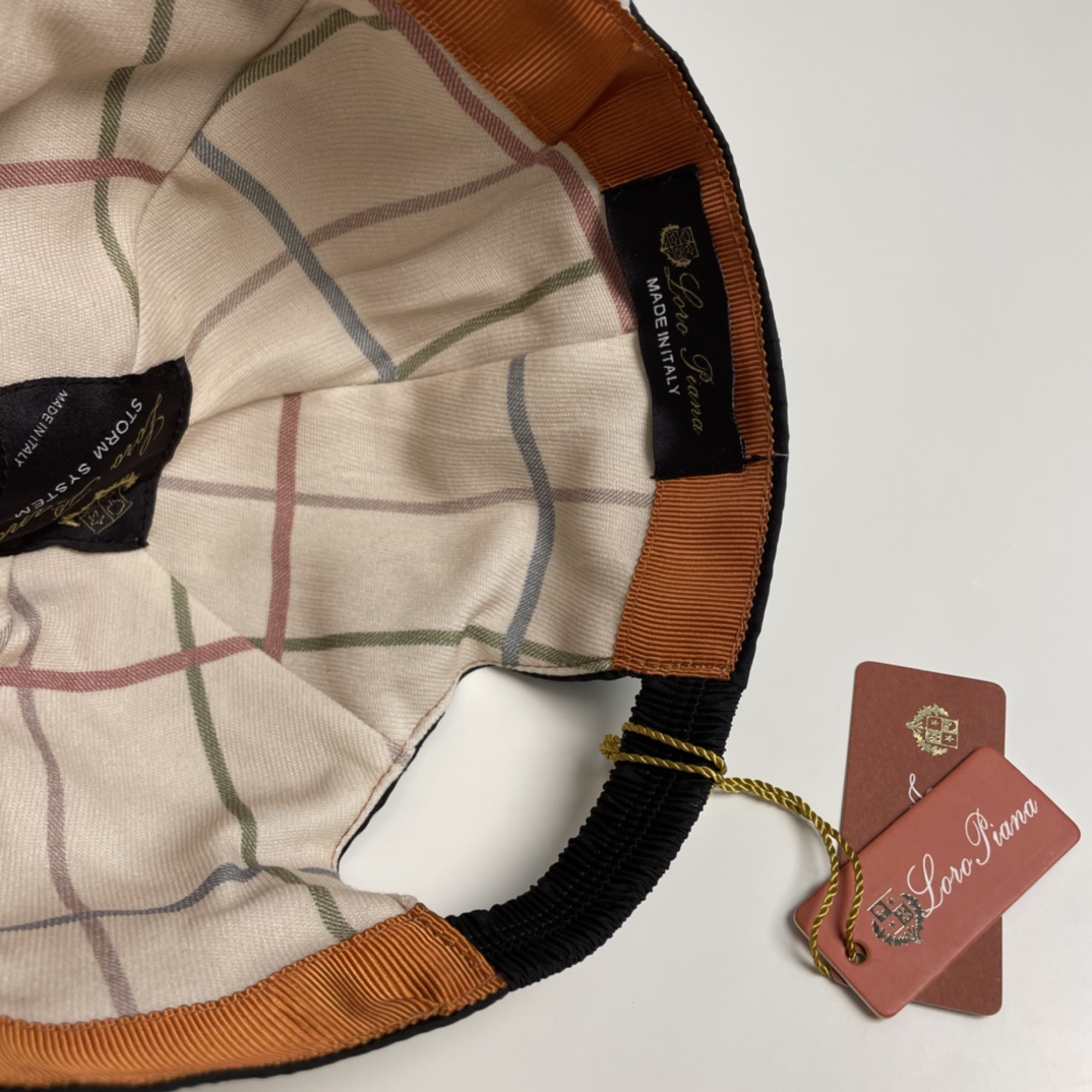  Loro Piana(诺悠翩雅) 专柜羊毛材质  新款高版本棒球帽，大牌同步，超好搭配，出货！