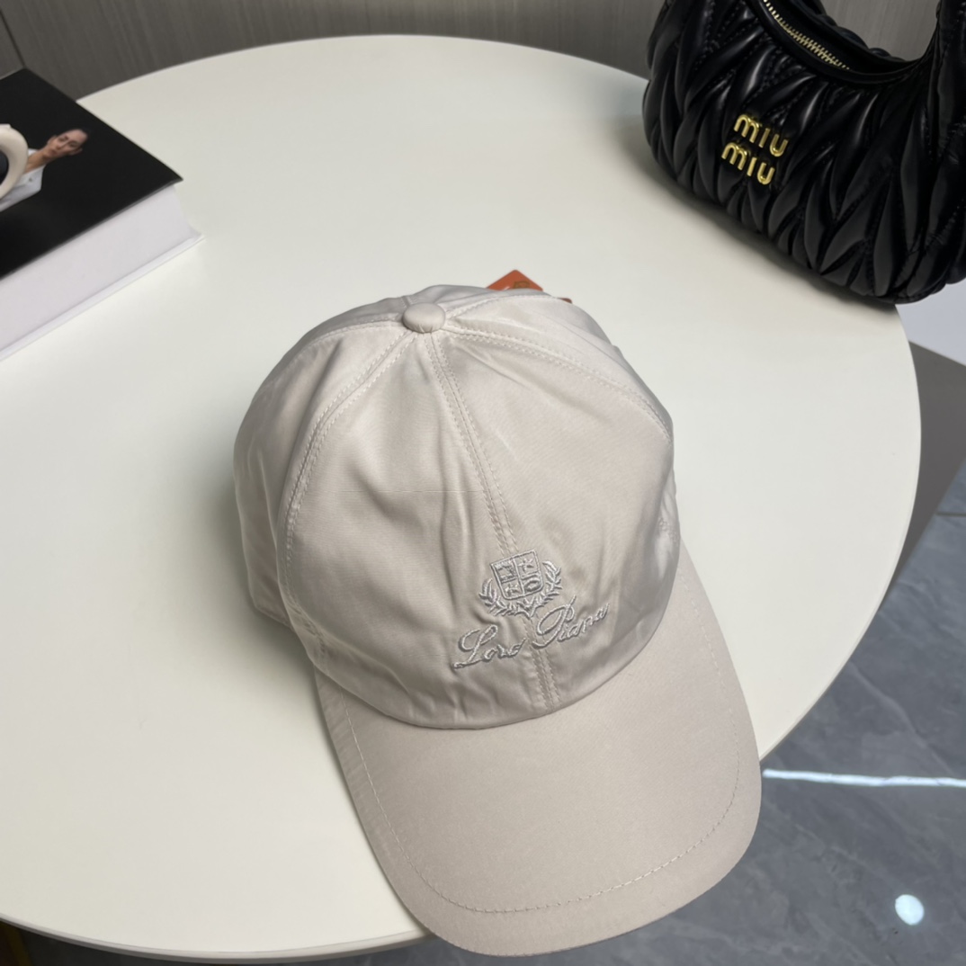  Loro Piana(诺悠翩雅) 专柜羊毛材质  新款高版本棒球帽，大牌同步，超好搭配，出货！