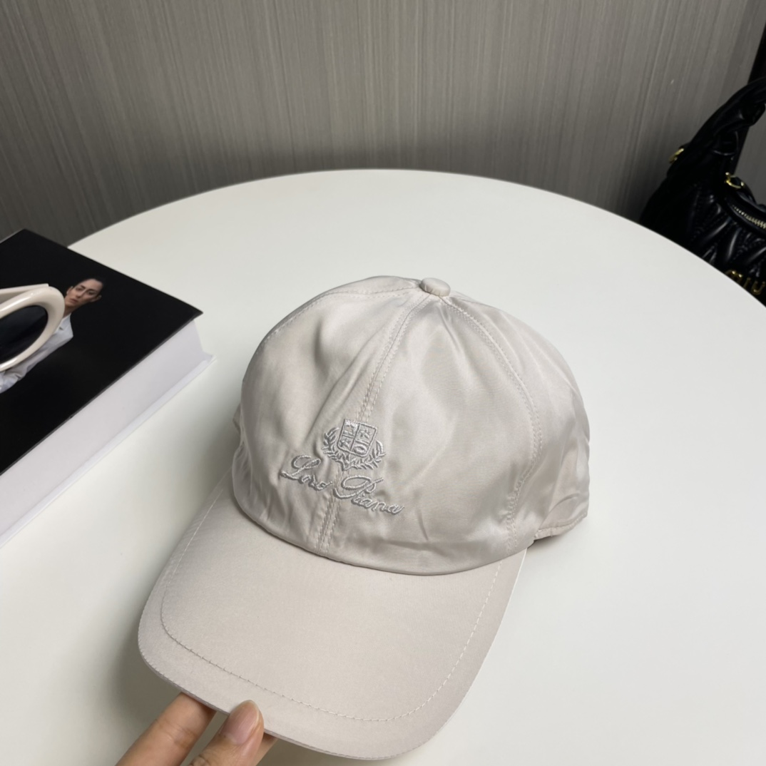  Loro Piana(诺悠翩雅) 专柜羊毛材质  新款高版本棒球帽，大牌同步，超好搭配，出货！