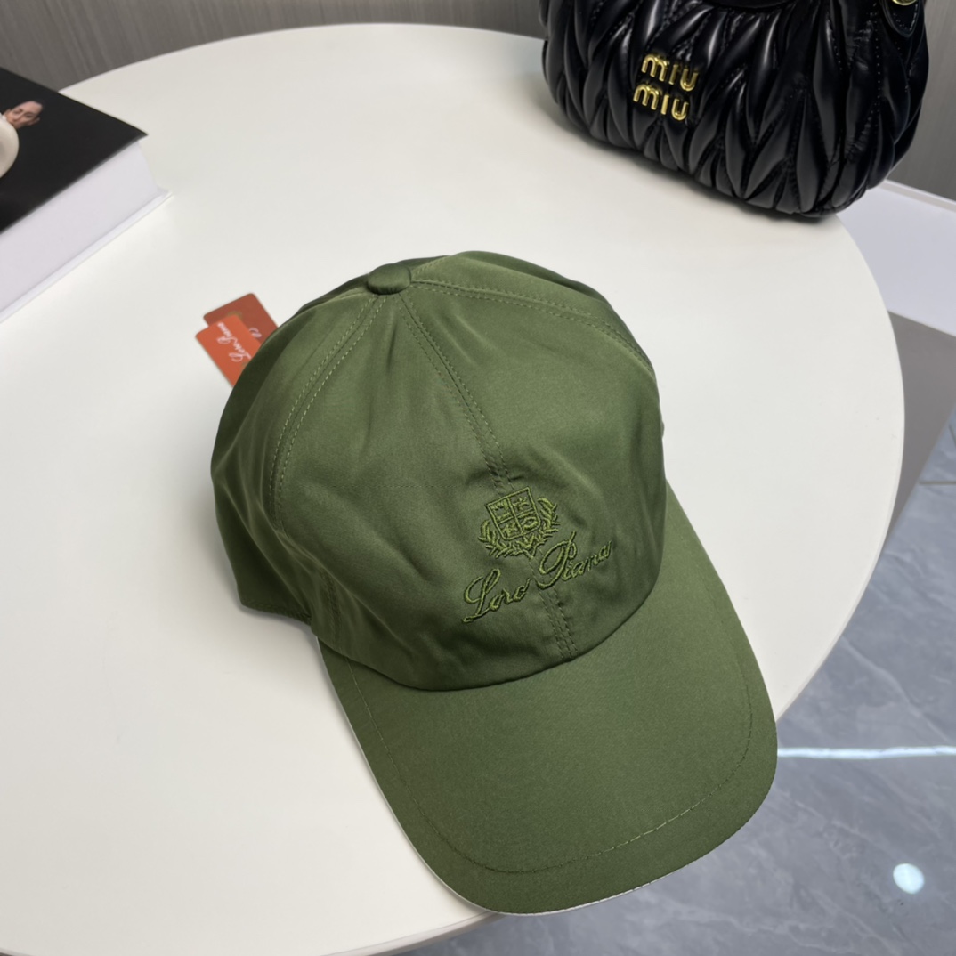  Loro Piana(诺悠翩雅) 专柜羊毛材质  新款高版本棒球帽，大牌同步，超好搭配，出货！