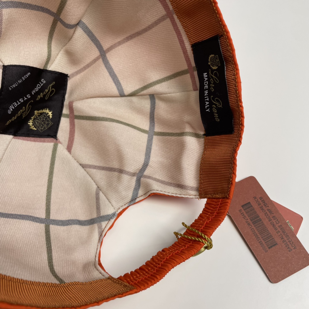  Loro Piana(诺悠翩雅) 专柜羊毛材质  新款高版本棒球帽，大牌同步，超好搭配，出货！