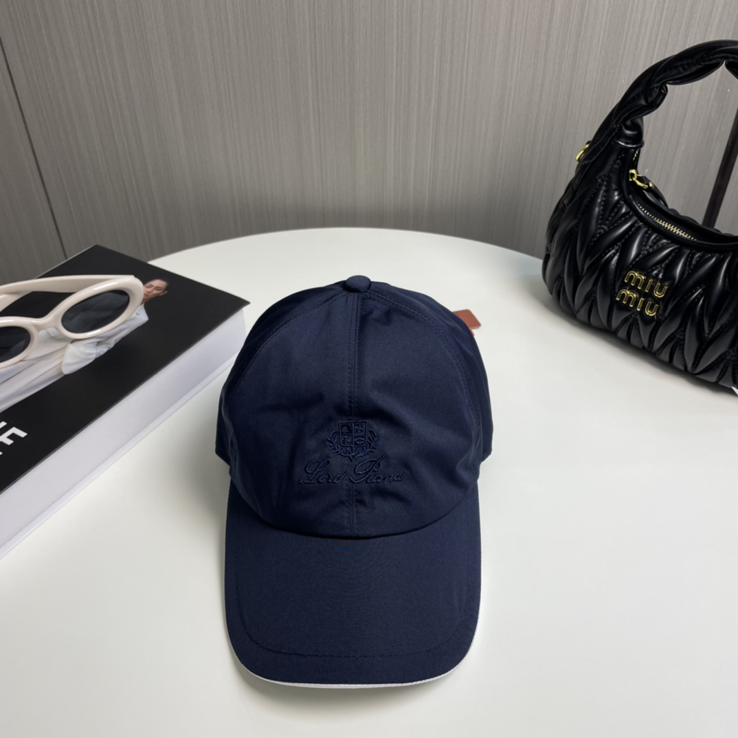  Loro Piana(诺悠翩雅) 专柜羊毛材质  新款高版本棒球帽，大牌同步，超好搭配，出货！