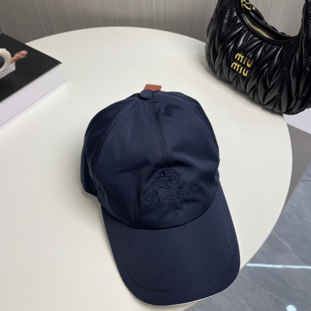  Loro Piana(诺悠翩雅) 专柜羊毛材质  新款高版本棒球帽，大牌同步，超好搭配，出货！