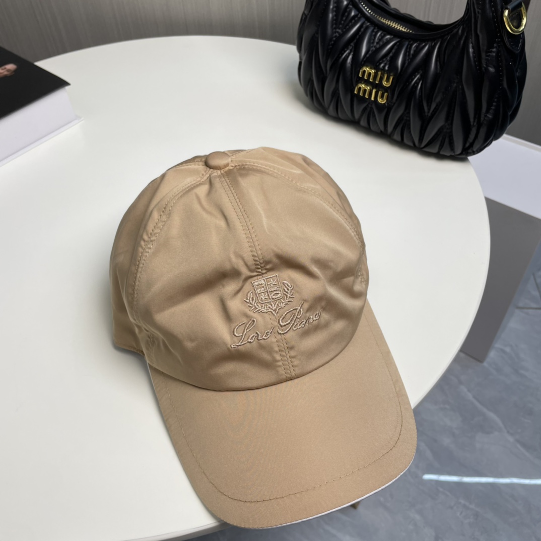  Loro Piana(诺悠翩雅) 专柜羊毛材质  新款高版本棒球帽，大牌同步，超好搭配，出货！
