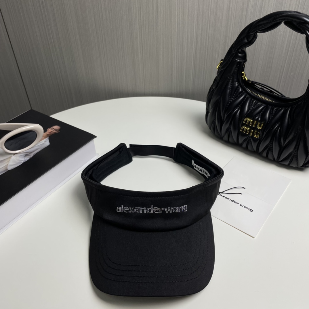 NO:208427,aIexanderwang spring and summer new product is on the shelves, exclusive real shots, simple and high-end empty top hat, super soft, letter printing and diamond logo, simple and fashionable hat, straw hat, fisherman hat, baseball hat, hat, espadrilles, hats19860909aIexanderwang春夏新品上架,独家实拍,简单又高级的一款空顶帽,超级柔软,字母印钻Logo,简约时尚帽子草帽渔夫帽棒球帽,帽子,espadrilles,hats,hat