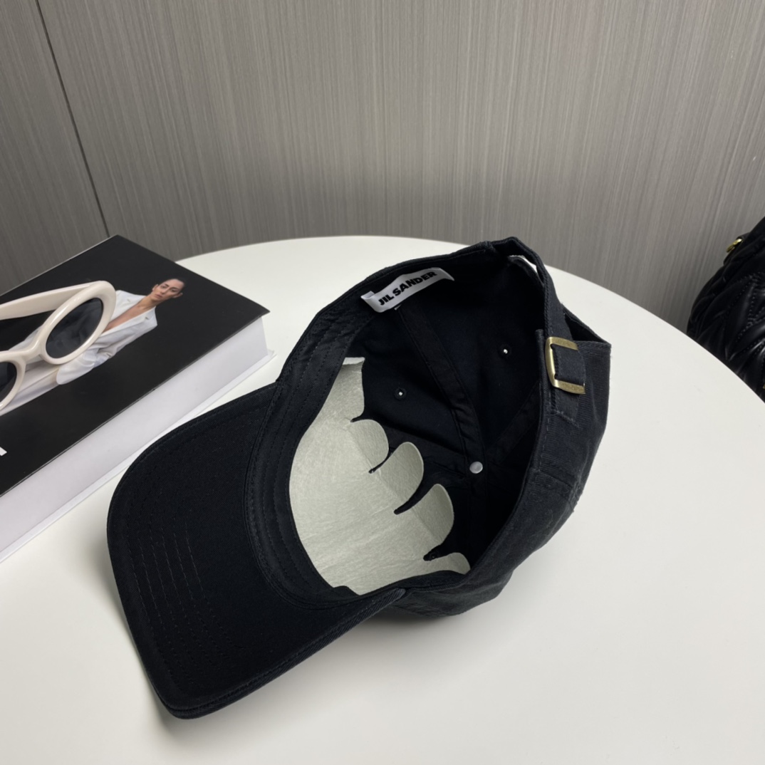 Jil Sander’s Minimalist Pure Cotton Baseball Cap with Colored Eye Detail - 图片 4