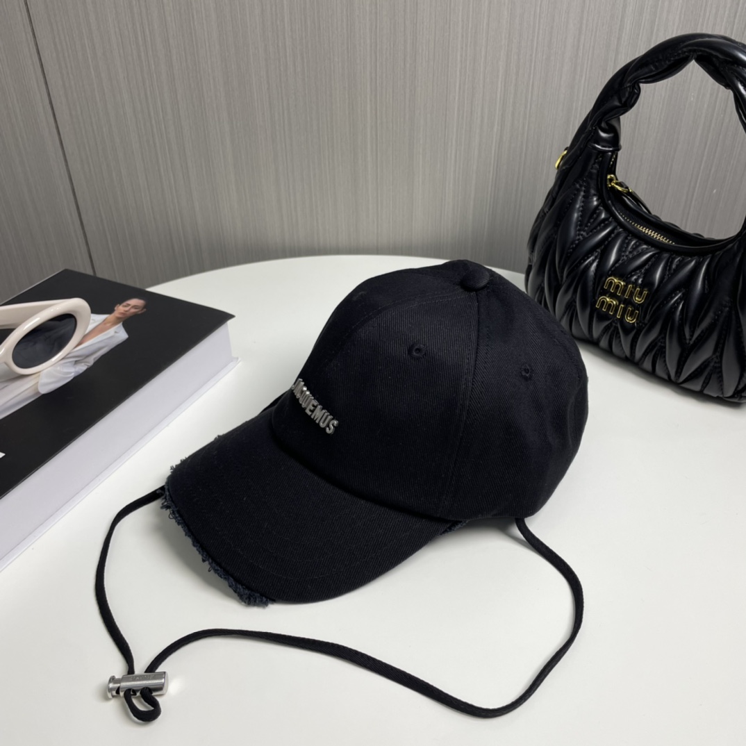 P jacquemu*潮酷高版本棒球帽🧢来啦😎🔅
休闲潮酷风，超经典百搭单品💯
出门凹造型的点亮搭配🤩

