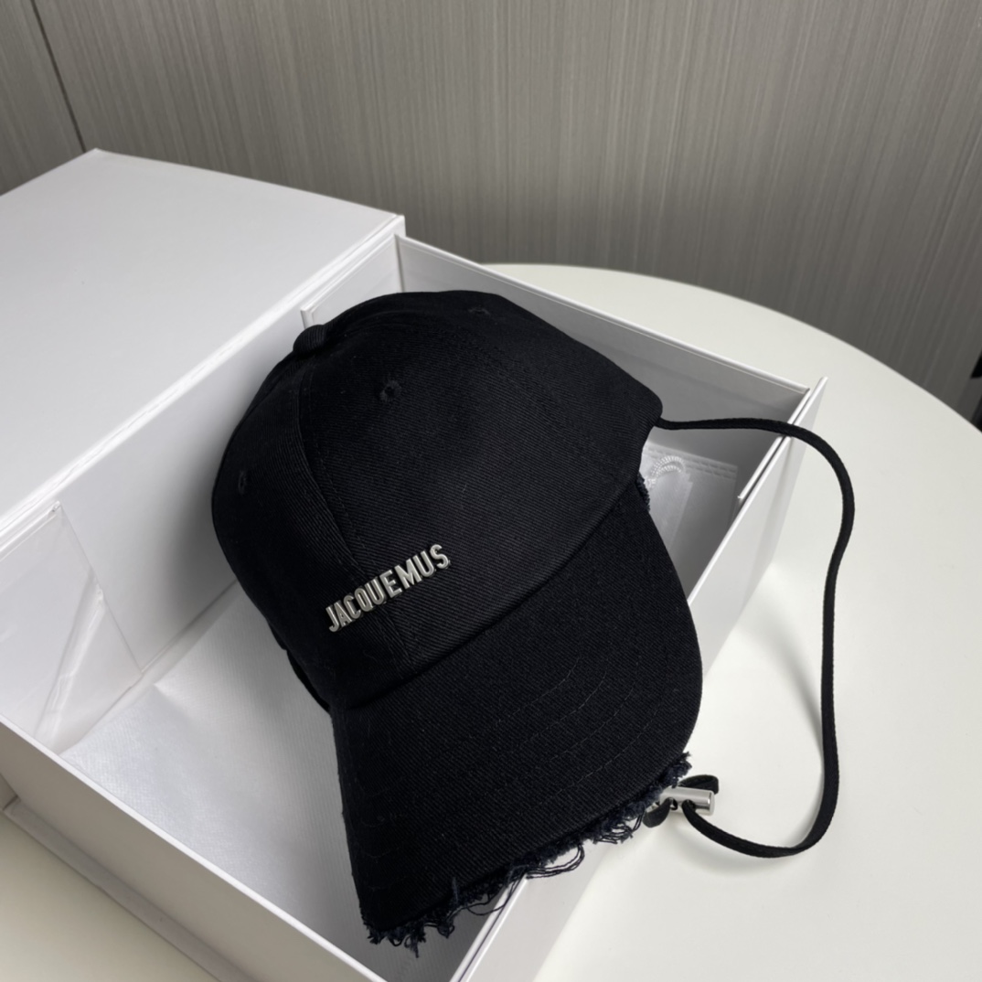 P jacquemu*潮酷高版本棒球帽🧢来啦😎🔅
休闲潮酷风，超经典百搭单品💯
出门凹造型的点亮搭配🤩
