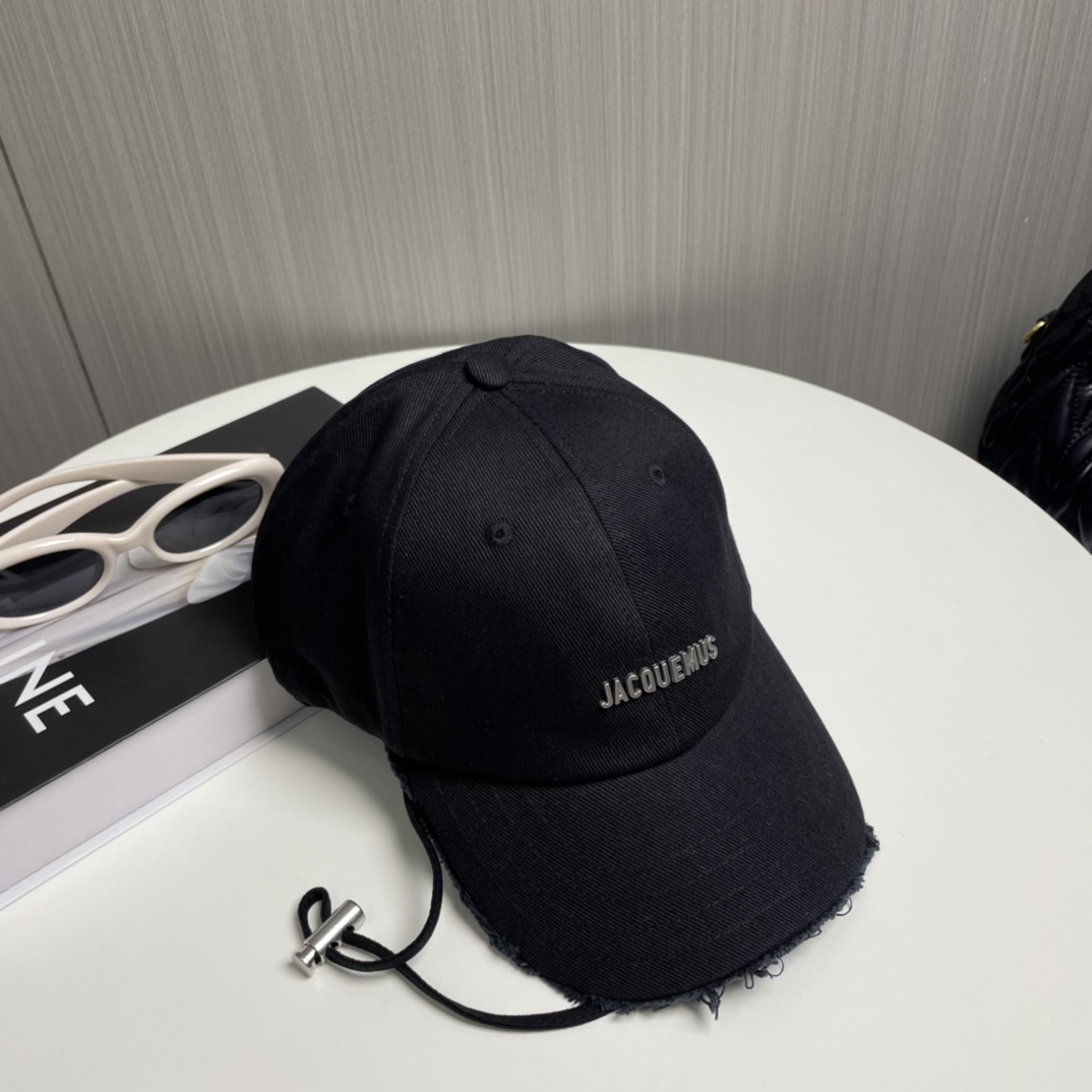 P jacquemu*潮酷高版本棒球帽🧢来啦😎🔅
休闲潮酷风，超经典百搭单品💯
出门凹造型的点亮搭配🤩

