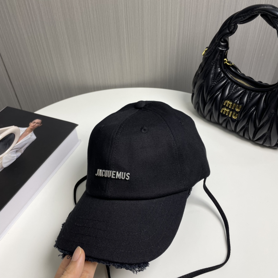 P jacquemu*潮酷高版本棒球帽🧢来啦😎🔅
休闲潮酷风，超经典百搭单品💯
出门凹造型的点亮搭配🤩
