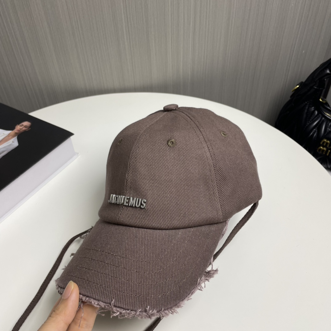 P jacquemu*潮酷高版本棒球帽🧢来啦😎🔅
休闲潮酷风，超经典百搭单品💯
出门凹造型的点亮搭配🤩
