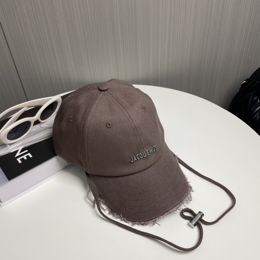 P jacquemu*潮酷高版本棒球帽🧢来啦😎🔅
休闲潮酷风，超经典百搭单品💯
出门凹造型的点亮搭配🤩
