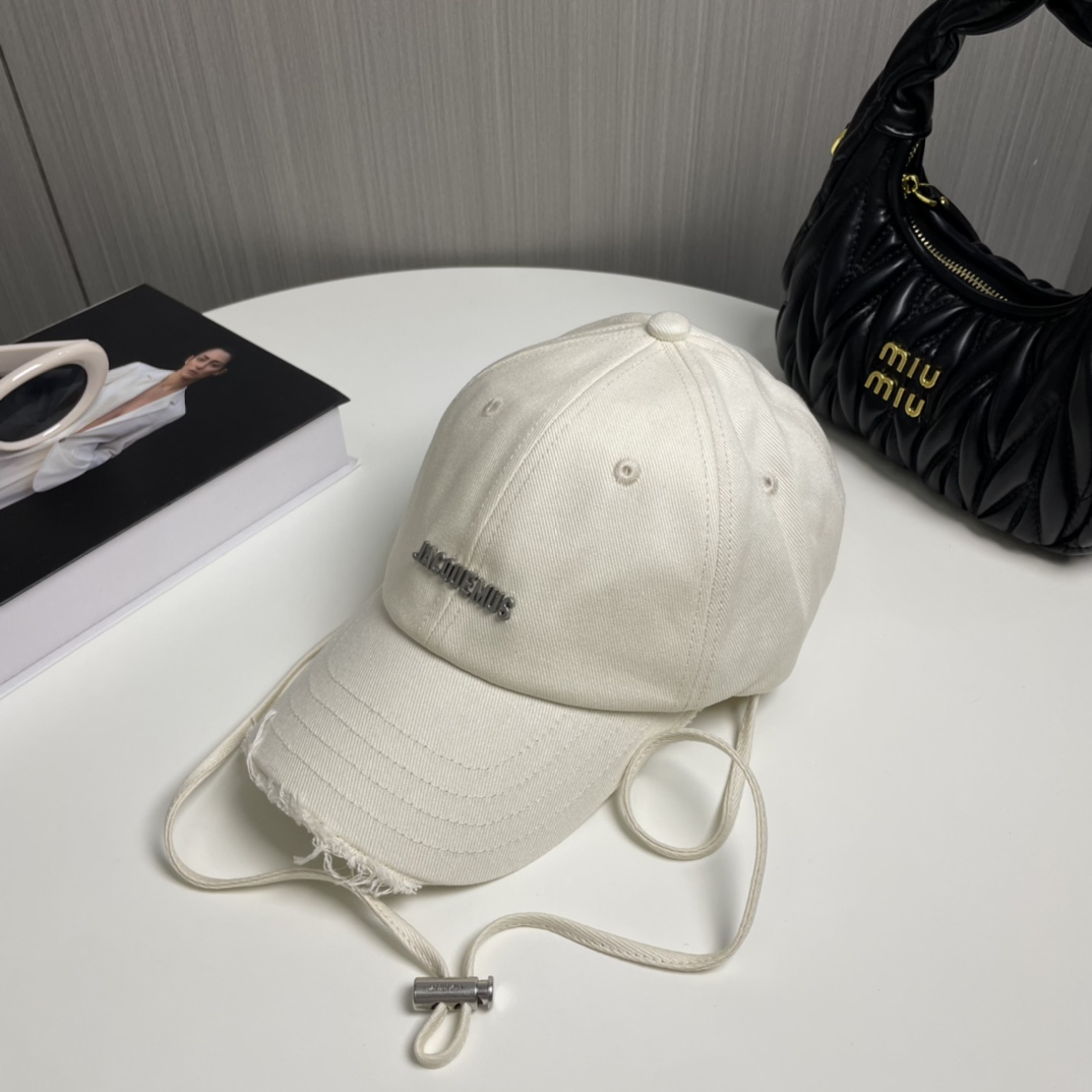 P jacquemu*潮酷高版本棒球帽🧢来啦😎🔅
休闲潮酷风，超经典百搭单品💯
出门凹造型的点亮搭配🤩
