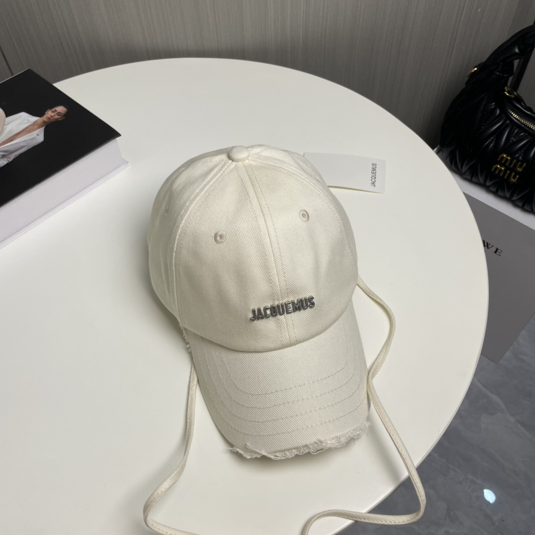 P jacquemu*潮酷高版本棒球帽🧢来啦😎🔅
休闲潮酷风，超经典百搭单品💯
出门凹造型的点亮搭配🤩
