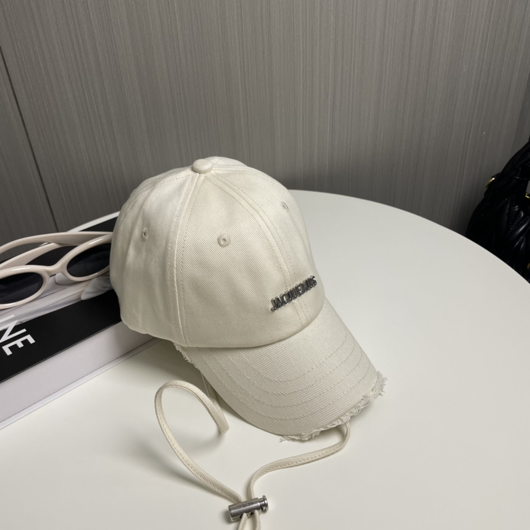 P jacquemu*潮酷高版本棒球帽🧢来啦😎🔅
休闲潮酷风，超经典百搭单品💯
出门凹造型的点亮搭配🤩
