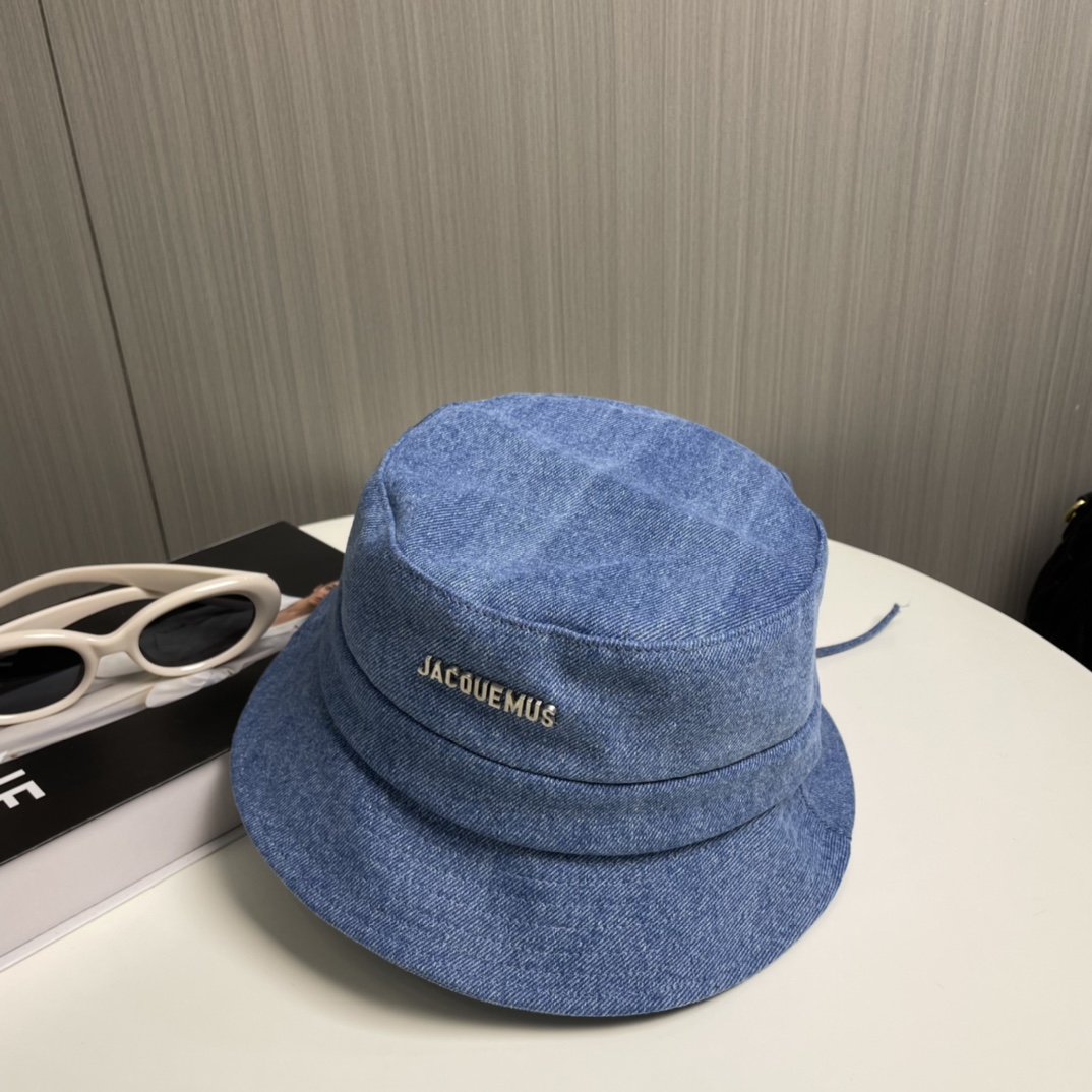 
Jacquemus  高版渔夫帽🎀💕必入 百搭色系，旅行外出必备
可调节大小  夏季渔夫帽又悄悄登场了