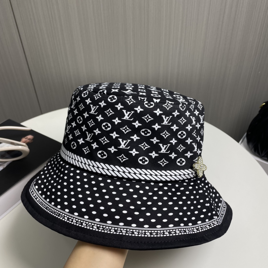 🧢路易威登棒球帽 LouisVuitt😍新款LV渔夫帽，重工打造♥️高端大气，百搭款🤗男女通用！跑量！