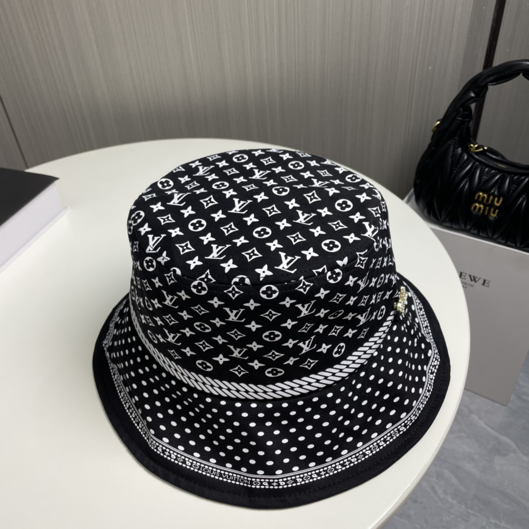 🧢路易威登棒球帽 LouisVuitt😍新款LV渔夫帽，重工打造♥️高端大气，百搭款🤗男女通用！跑量！
