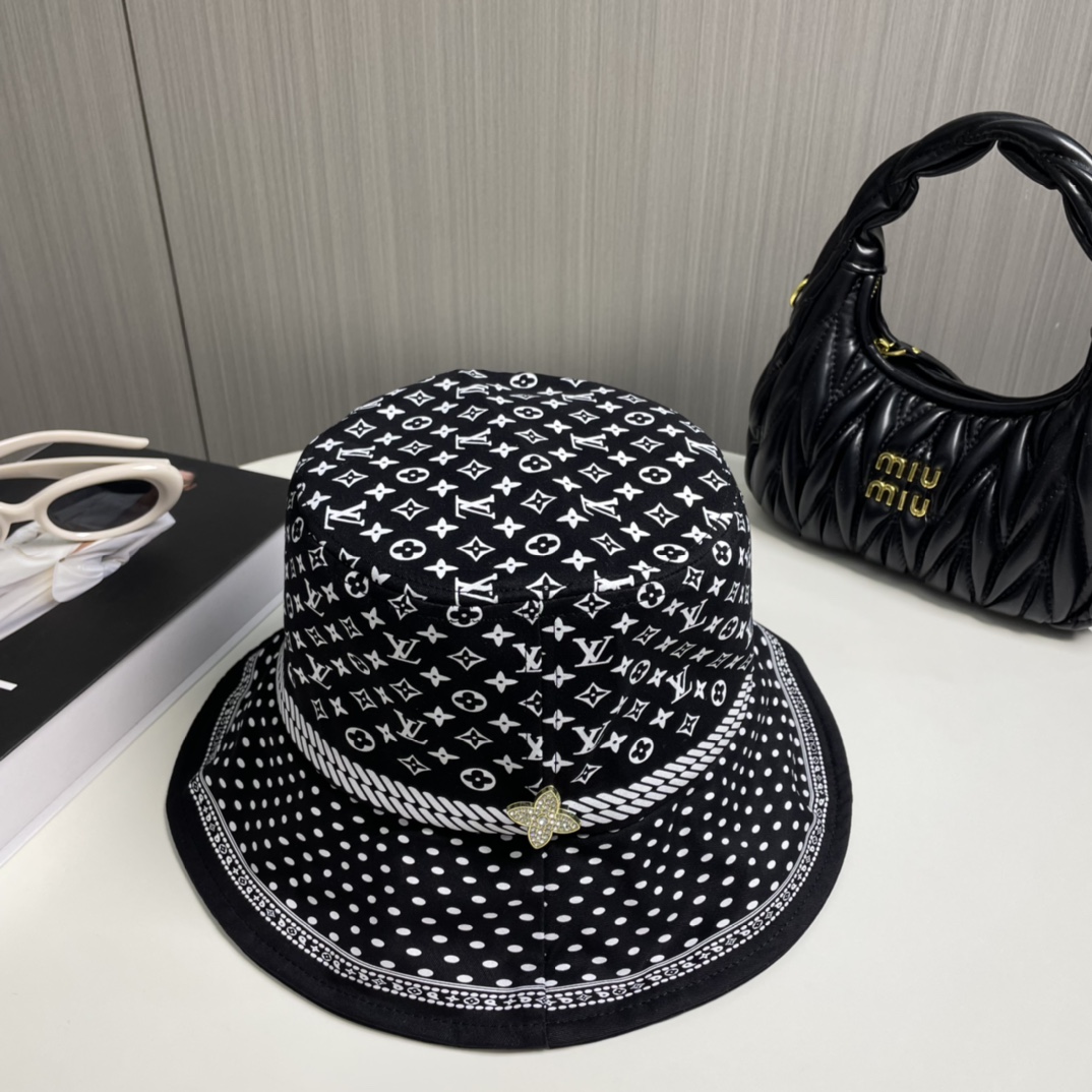 🧢路易威登棒球帽 LouisVuitt😍新款LV渔夫帽，重工打造♥️高端大气，百搭款🤗男女通用！跑量！