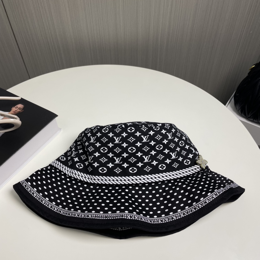 🧢路易威登棒球帽 LouisVuitt😍新款LV渔夫帽，重工打造♥️高端大气，百搭款🤗男女通用！跑量！