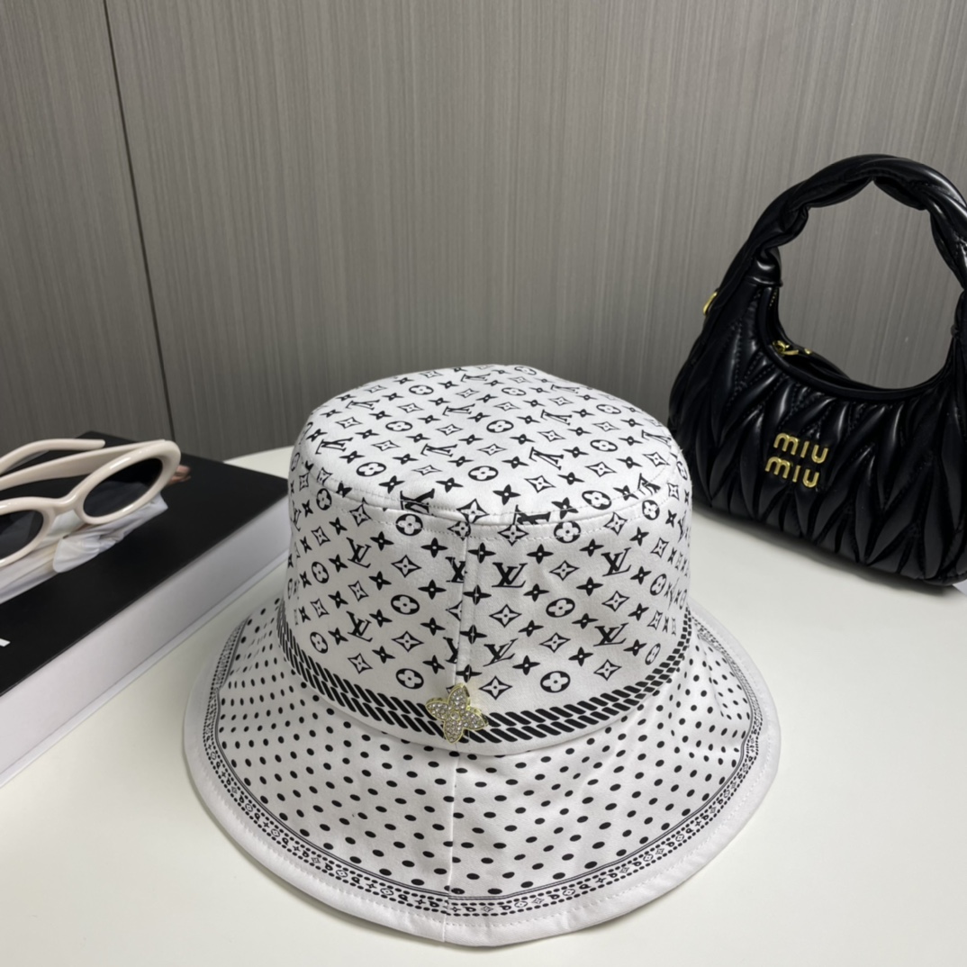 🧢路易威登棒球帽 LouisVuitt😍新款LV渔夫帽，重工打造♥️高端大气，百搭款🤗男女通用！跑量！