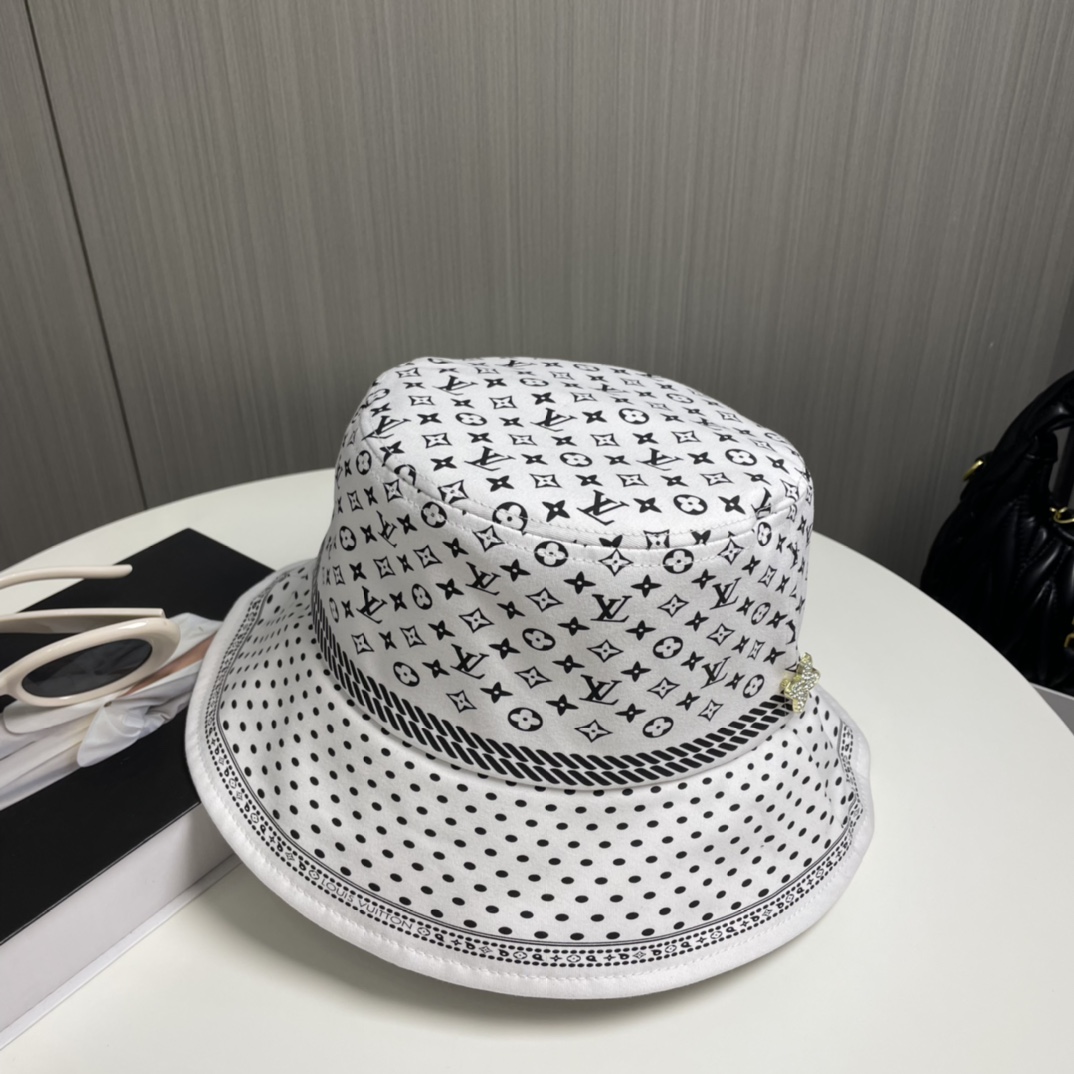 🧢路易威登棒球帽 LouisVuitt😍新款LV渔夫帽，重工打造♥️高端大气，百搭款🤗男女通用！跑量！