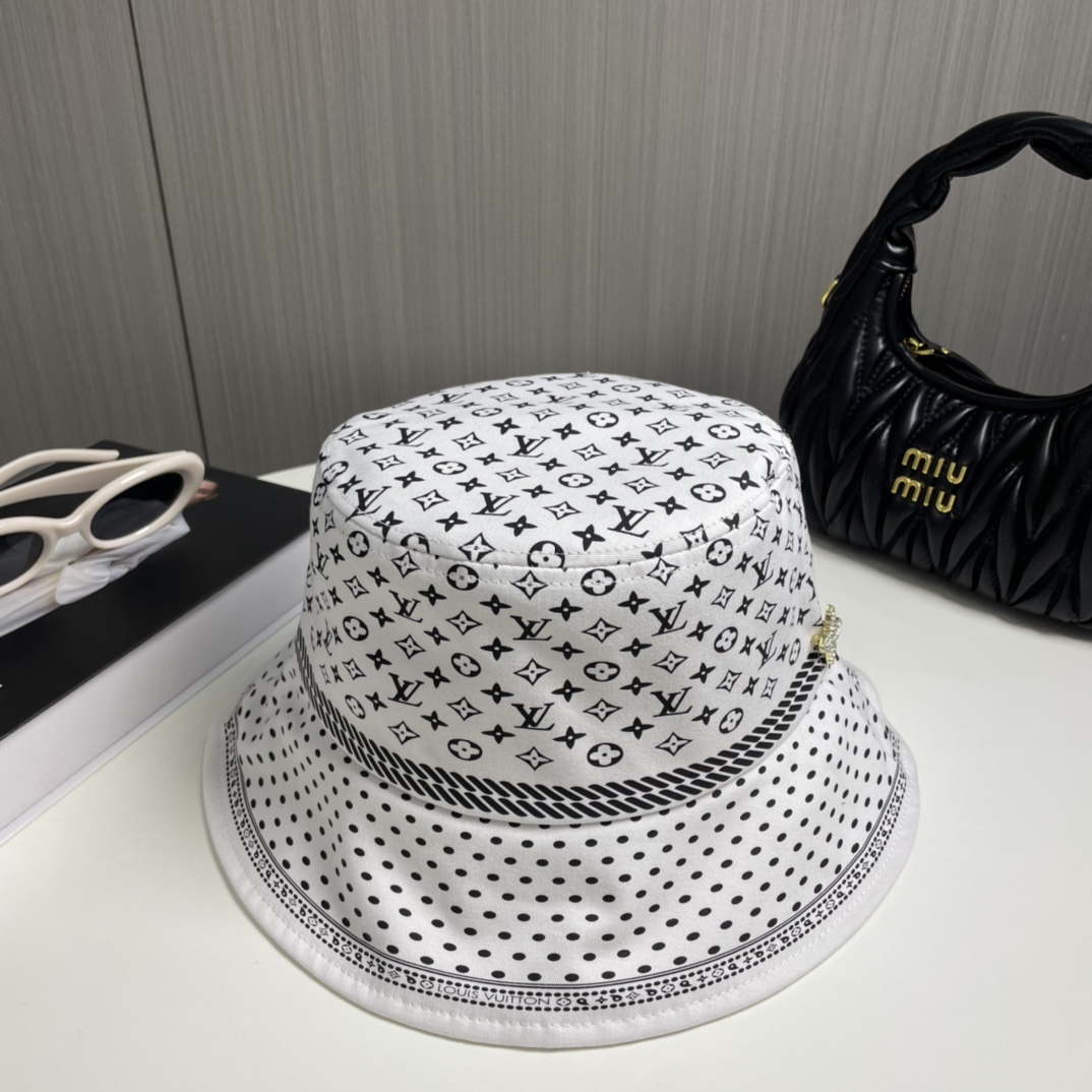 🧢路易威登棒球帽 LouisVuitt😍新款LV渔夫帽，重工打造♥️高端大气，百搭款🤗男女通用！跑量！