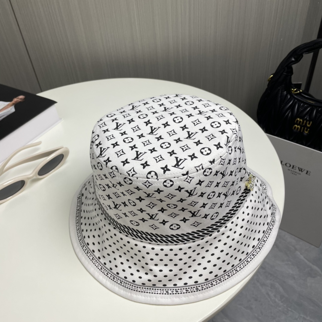 🧢路易威登棒球帽 LouisVuitt😍新款LV渔夫帽，重工打造♥️高端大气，百搭款🤗男女通用！跑量！