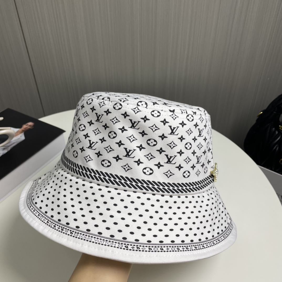 🧢路易威登棒球帽 LouisVuitt😍新款LV渔夫帽，重工打造♥️高端大气，百搭款🤗男女通用！跑量！