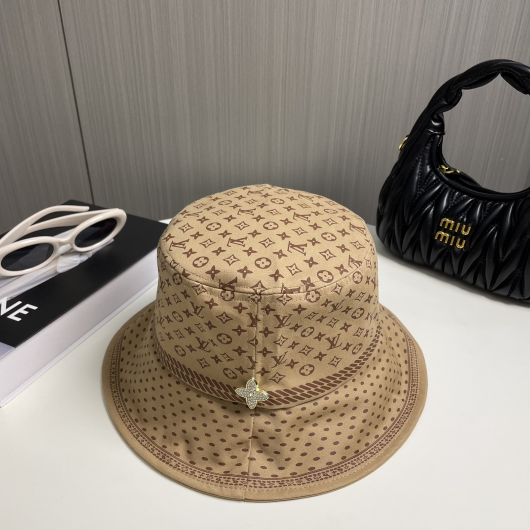 🧢路易威登棒球帽 LouisVuitt😍新款LV渔夫帽，重工打造♥️高端大气，百搭款🤗男女通用！跑量！