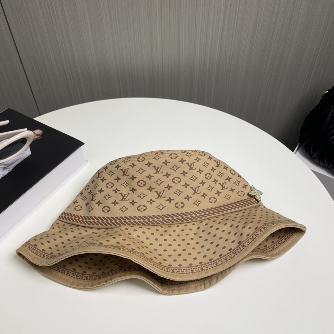🧢路易威登棒球帽 LouisVuitt😍新款LV渔夫帽，重工打造♥️高端大气，百搭款🤗男女通用！跑量！