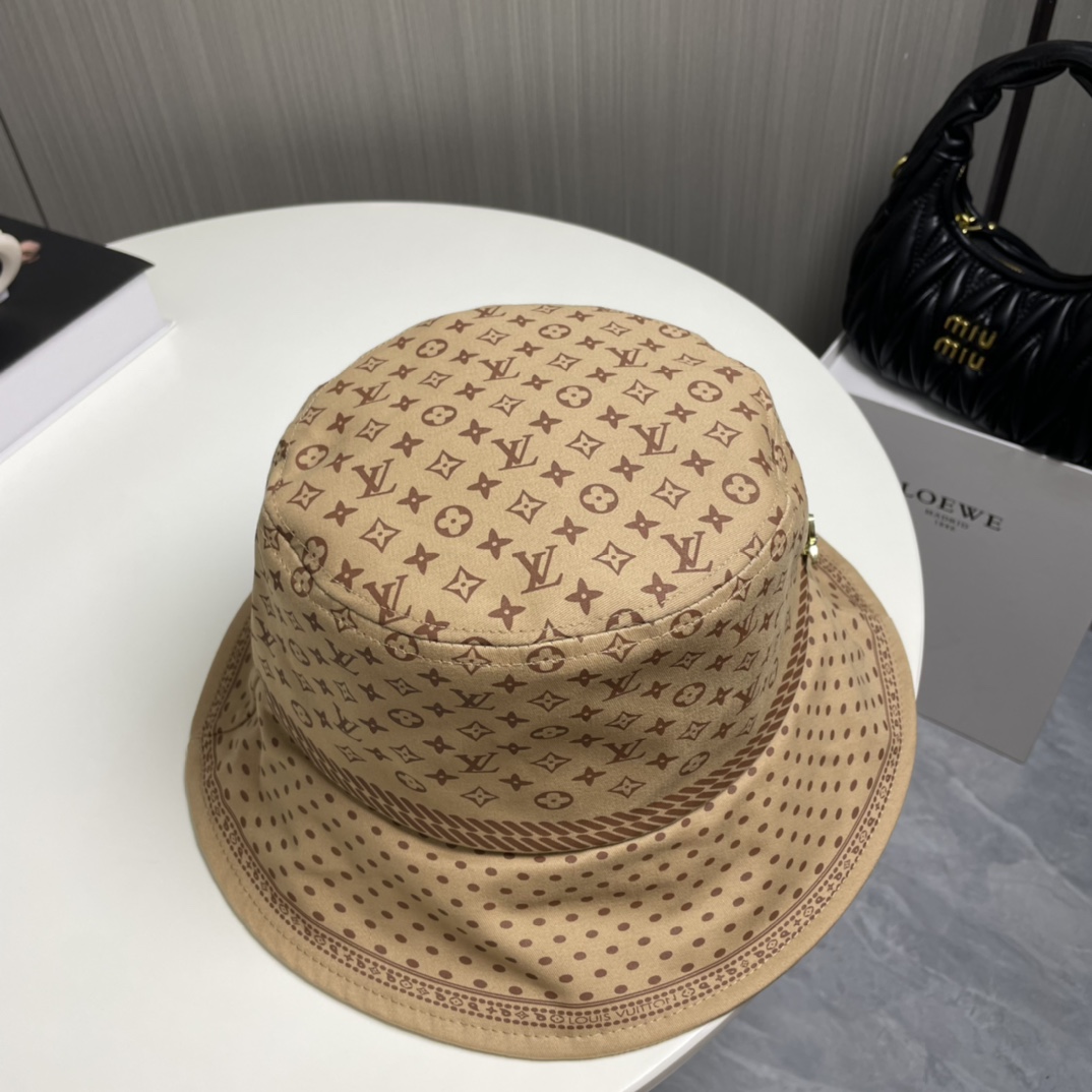 🧢路易威登棒球帽 LouisVuitt😍新款LV渔夫帽，重工打造♥️高端大气，百搭款🤗男女通用！跑量！