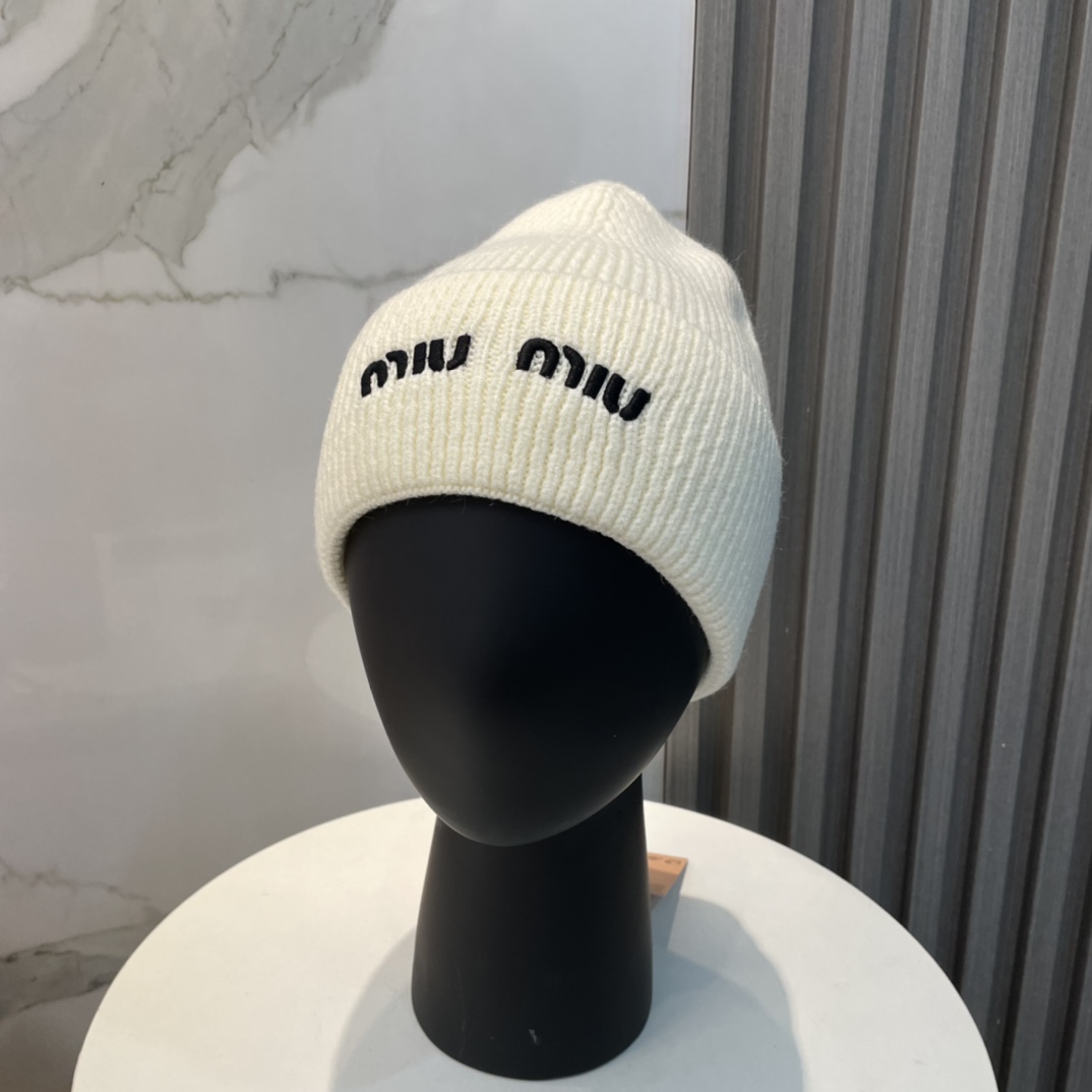 MiuMiu Sombreros Sombrero de punto A precio barato
 Bordado Universal para hombres y mujeres Tejido